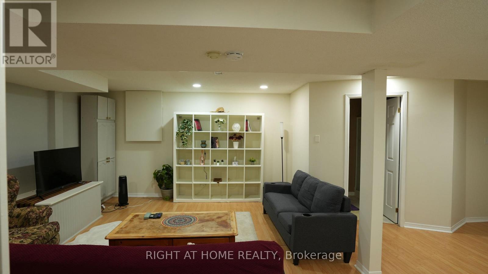 672 Farmbrook Crescent Property Photo 24