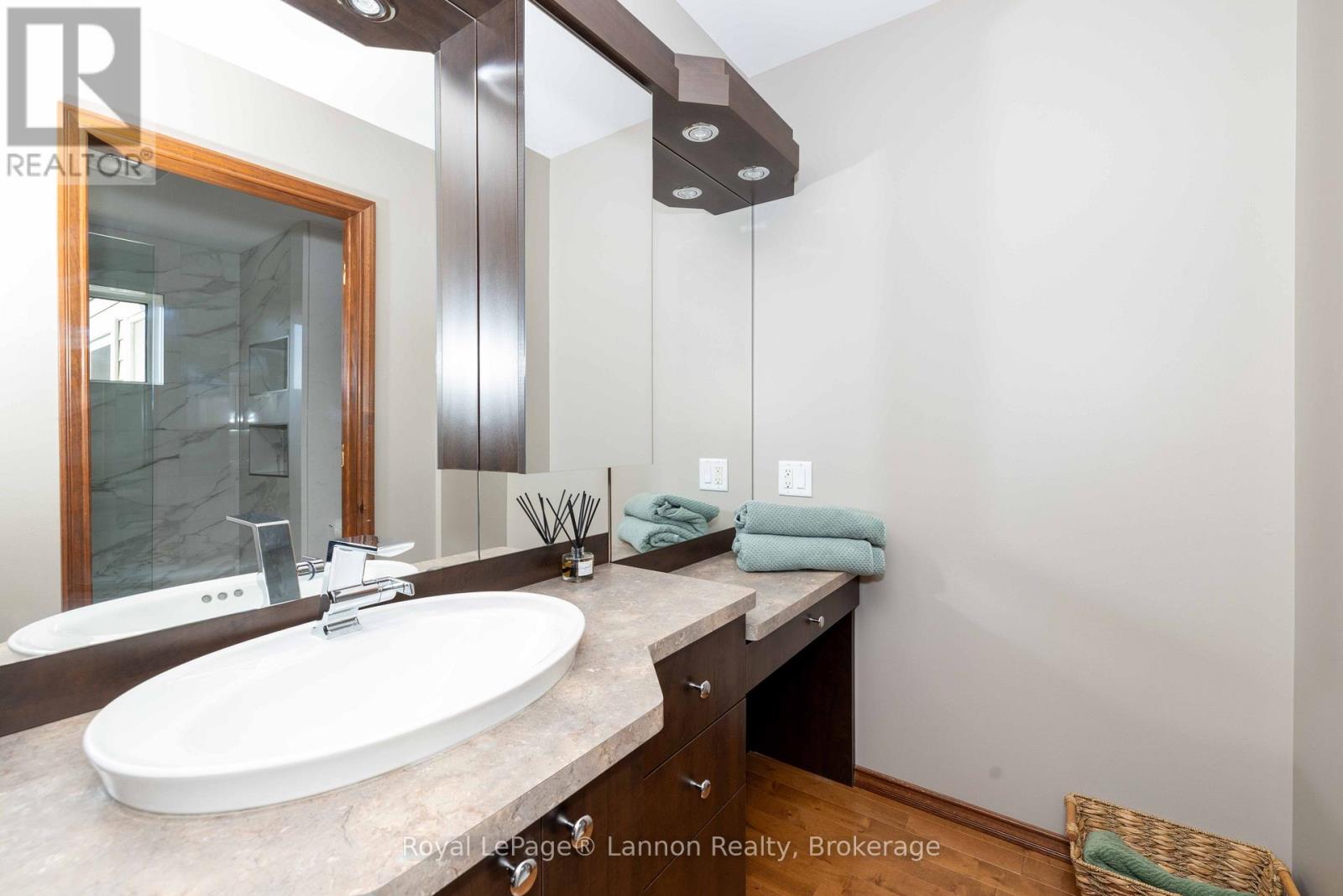 401 Barrie Drive Property Photo 27