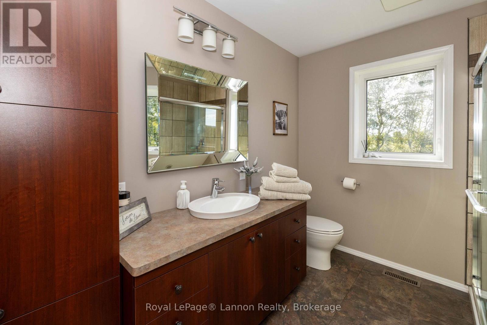 401 Barrie Drive Property Photo 34