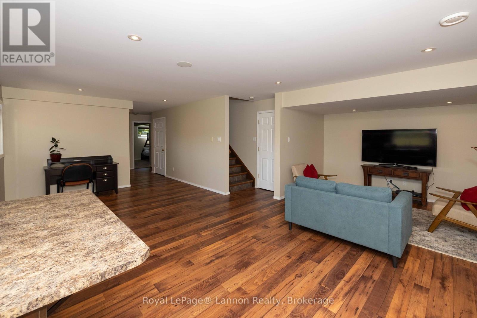 401 Barrie Drive Property Photo 38