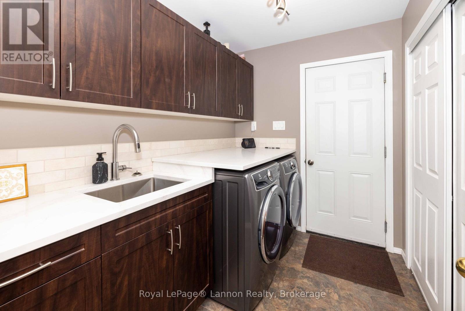 401 Barrie Drive Property Photo 46