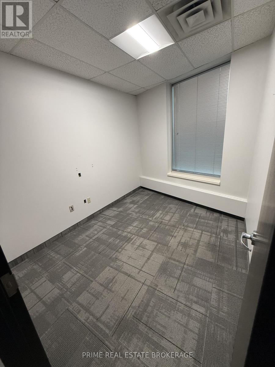 100 - 256 Pall Mall Street Property Photo 6