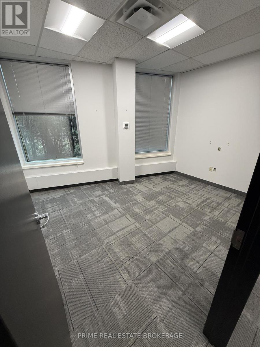 100 - 256 Pall Mall Street Property Photo 7
