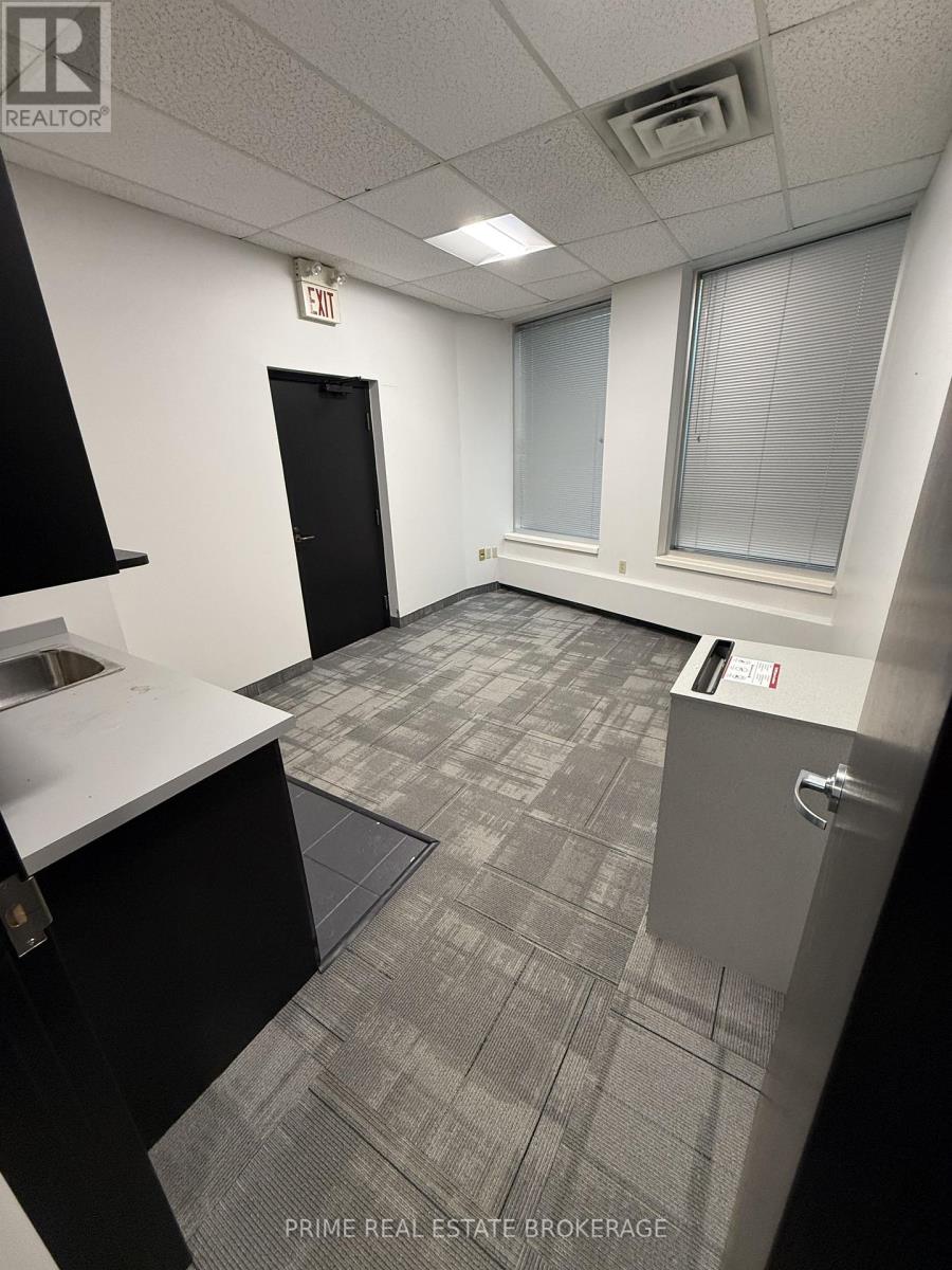 100 - 256 Pall Mall Street Property Photo 9