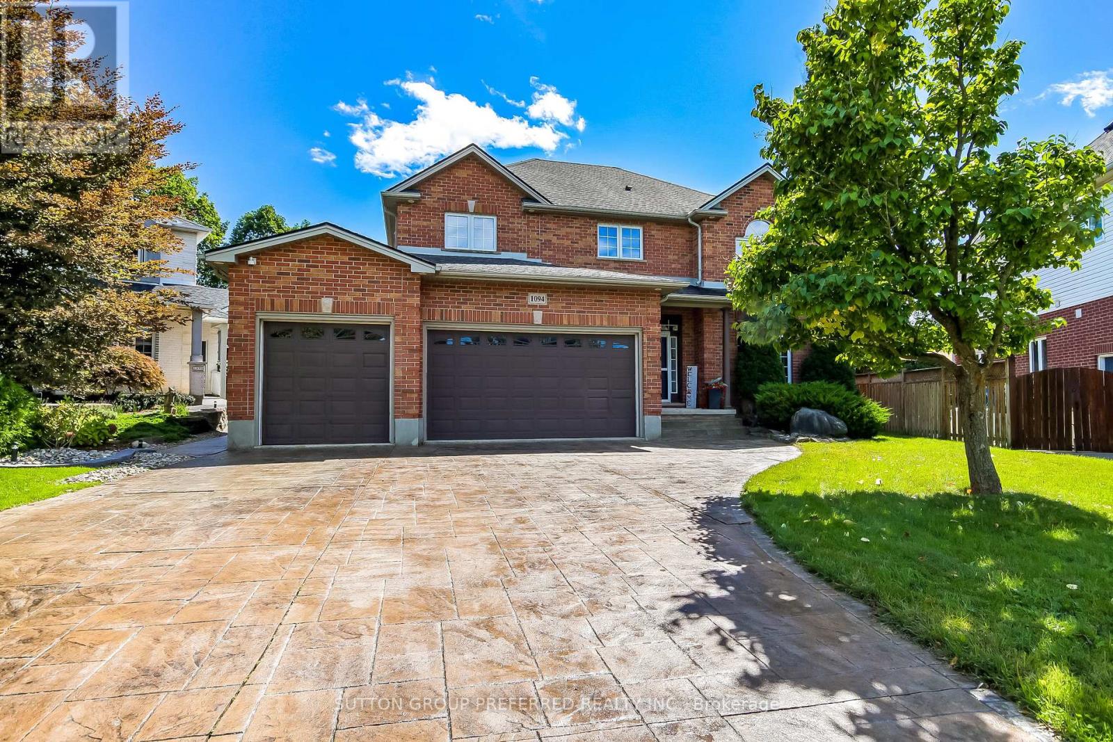 1094 Thornley Street Property Photo 2
