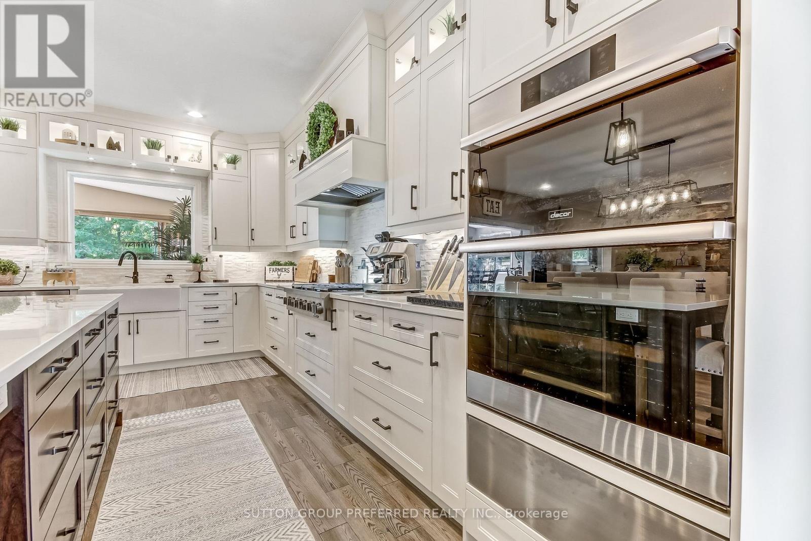 1094 Thornley Street Property Photo 14