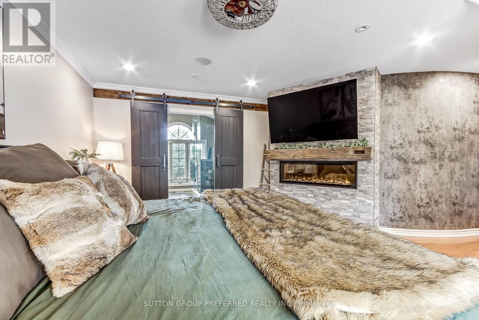 1094 Thornley Street Property Photo 23