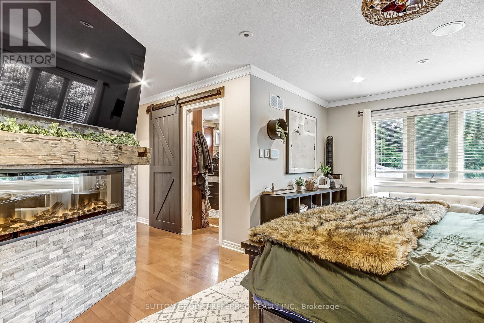 1094 Thornley Street Property Photo 25