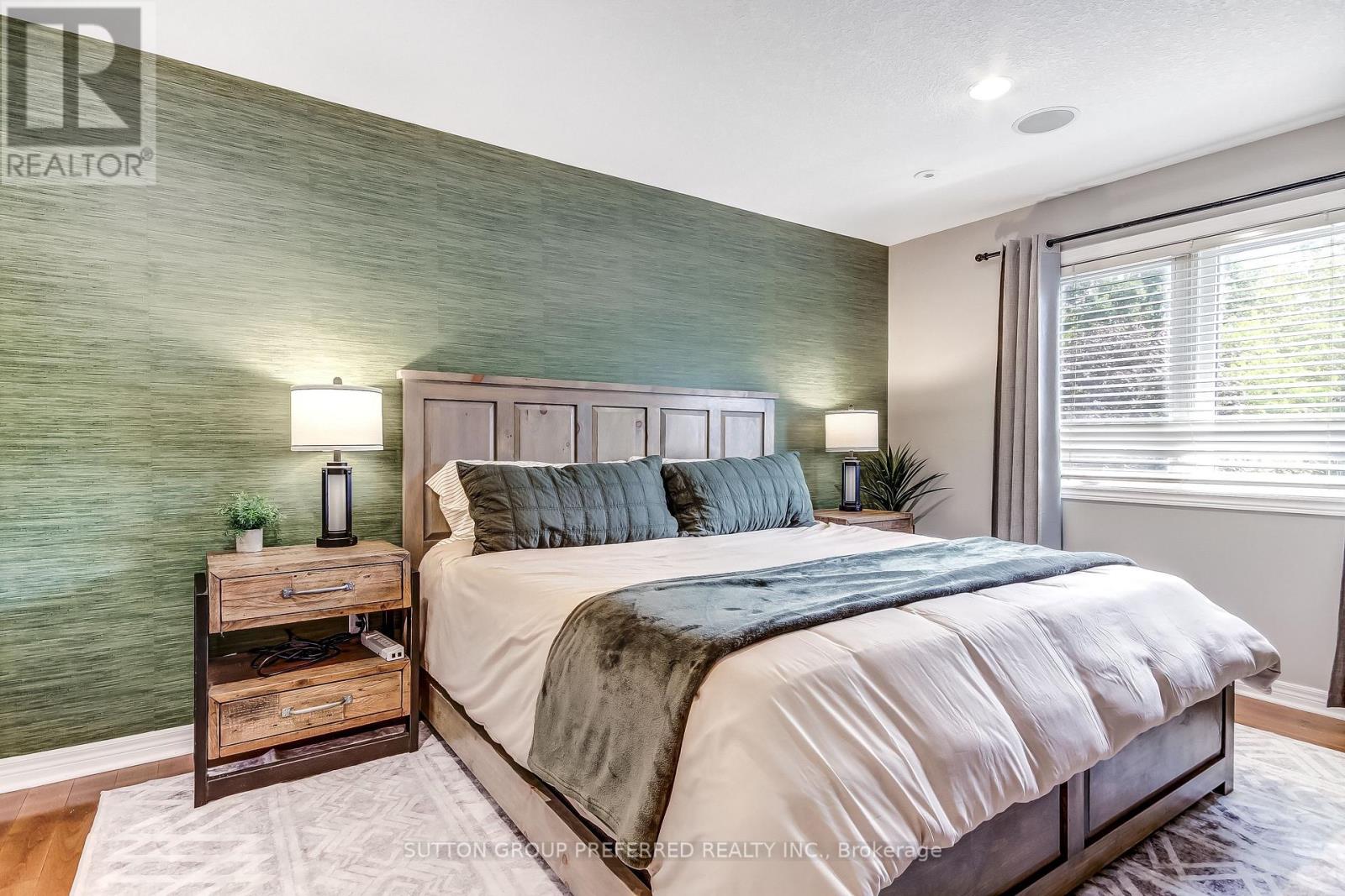 1094 Thornley Street Property Photo 26