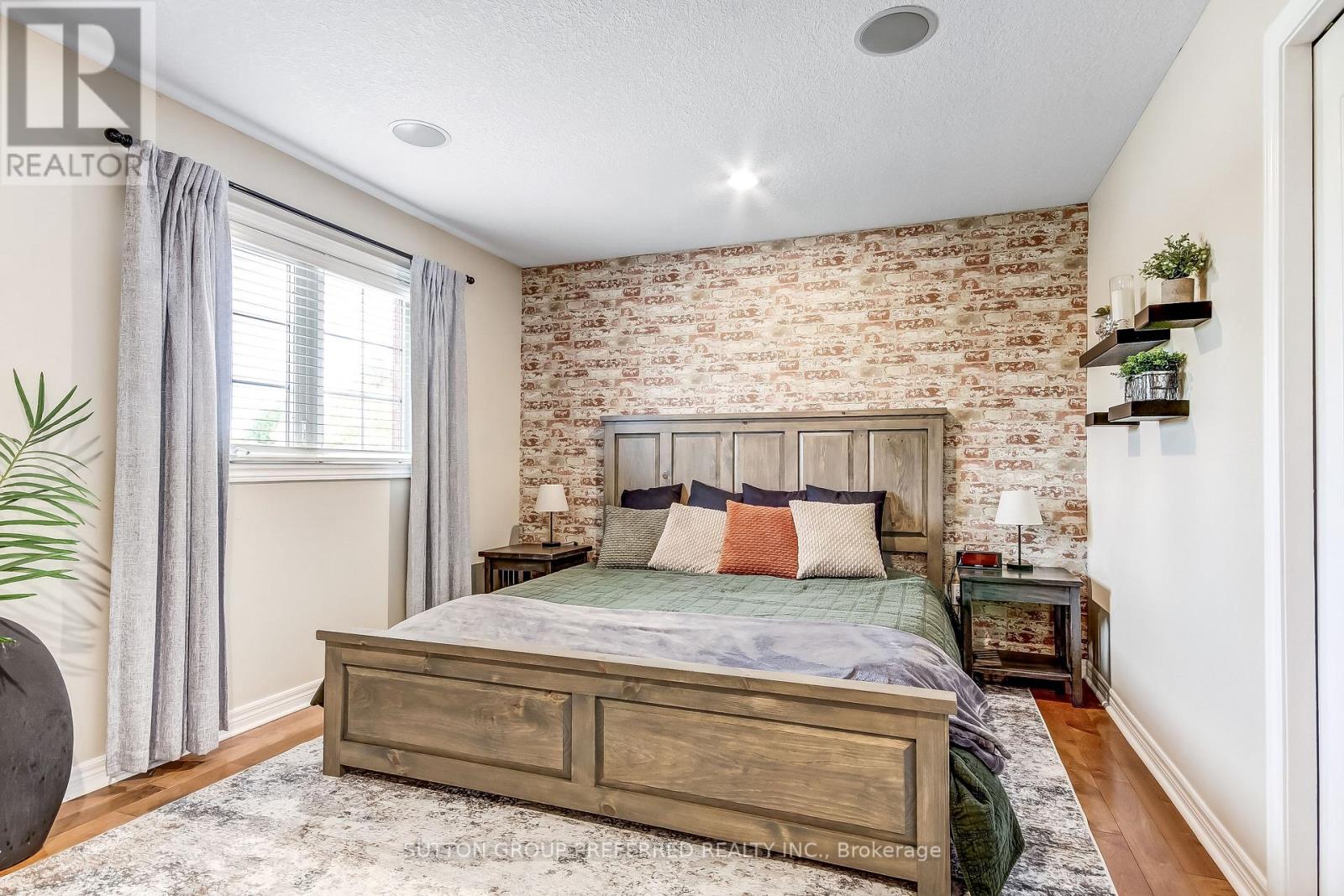 1094 Thornley Street Property Photo 27