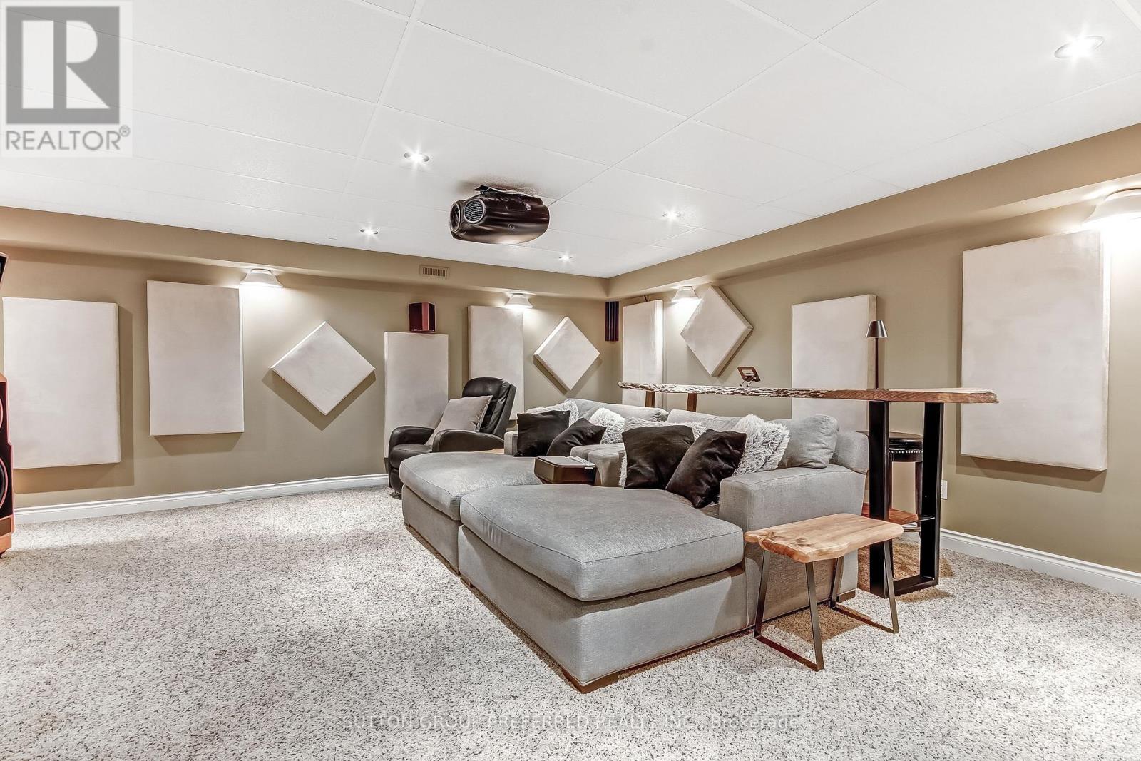1094 Thornley Street Property Photo 30