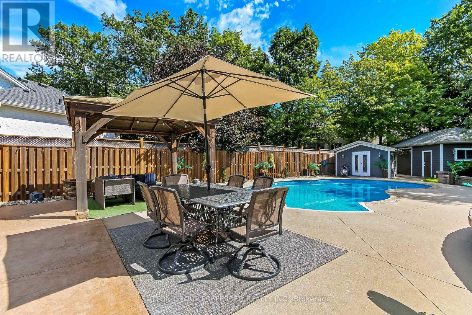 1094 Thornley Street Property Photo 34