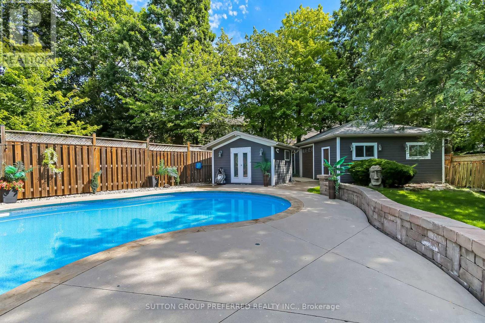 1094 Thornley Street Property Photo 35