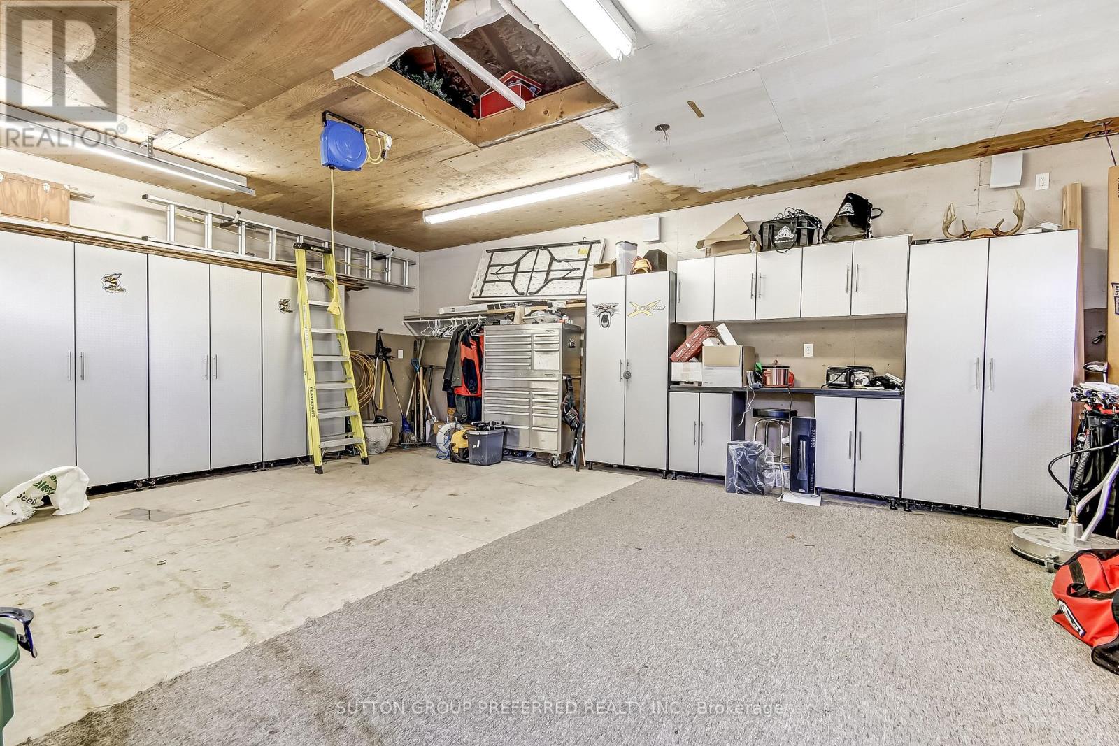 1094 Thornley Street Property Photo 37