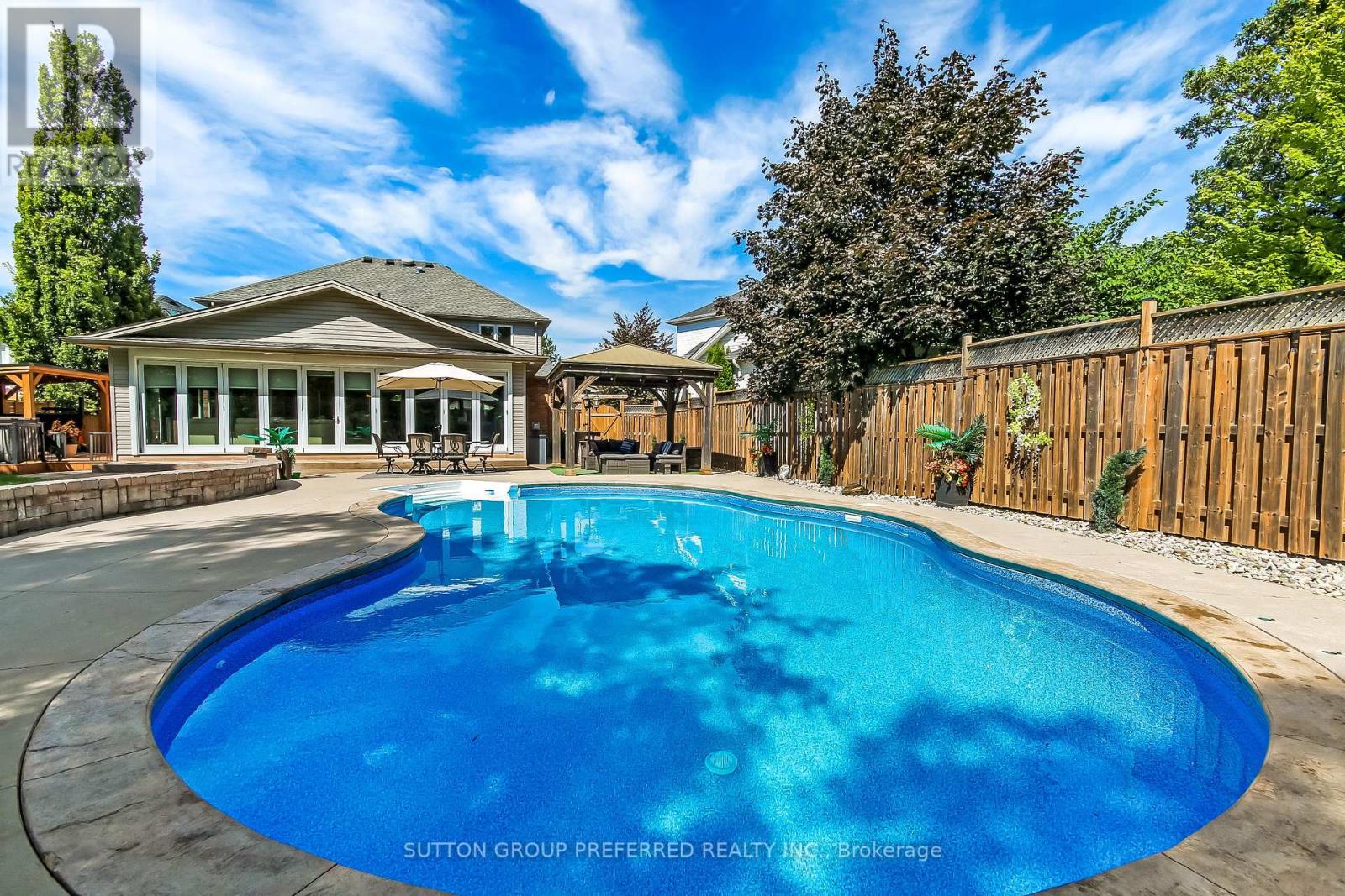 1094 Thornley Street Property Photo 38