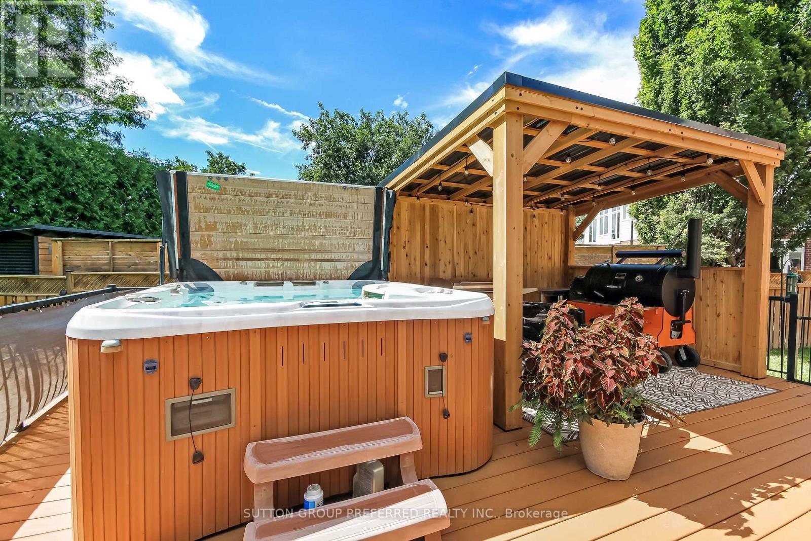 1094 Thornley Street Property Photo 39