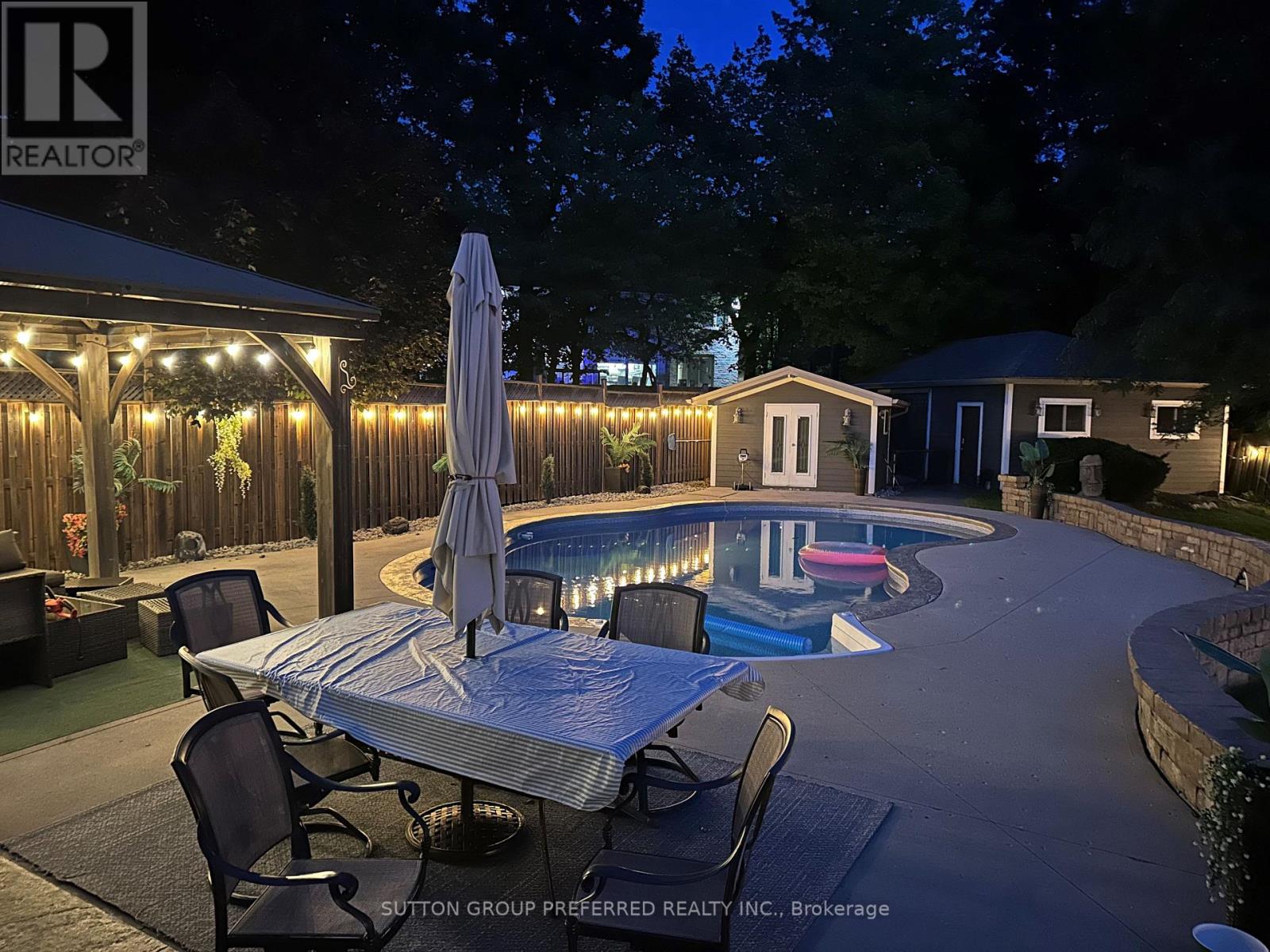1094 Thornley Street Property Photo 44