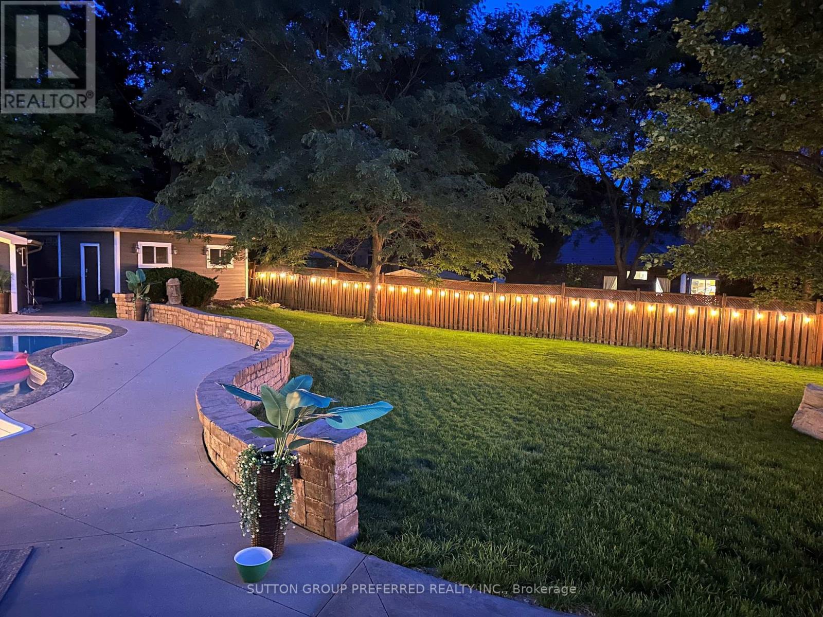 1094 Thornley Street Property Photo 45