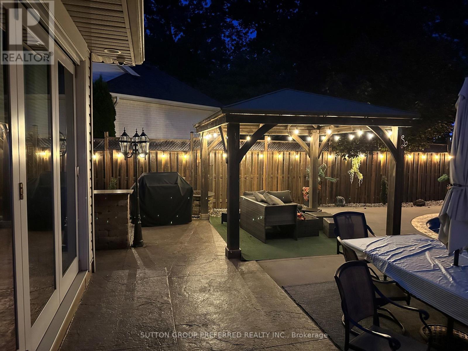 1094 Thornley Street Property Photo 47