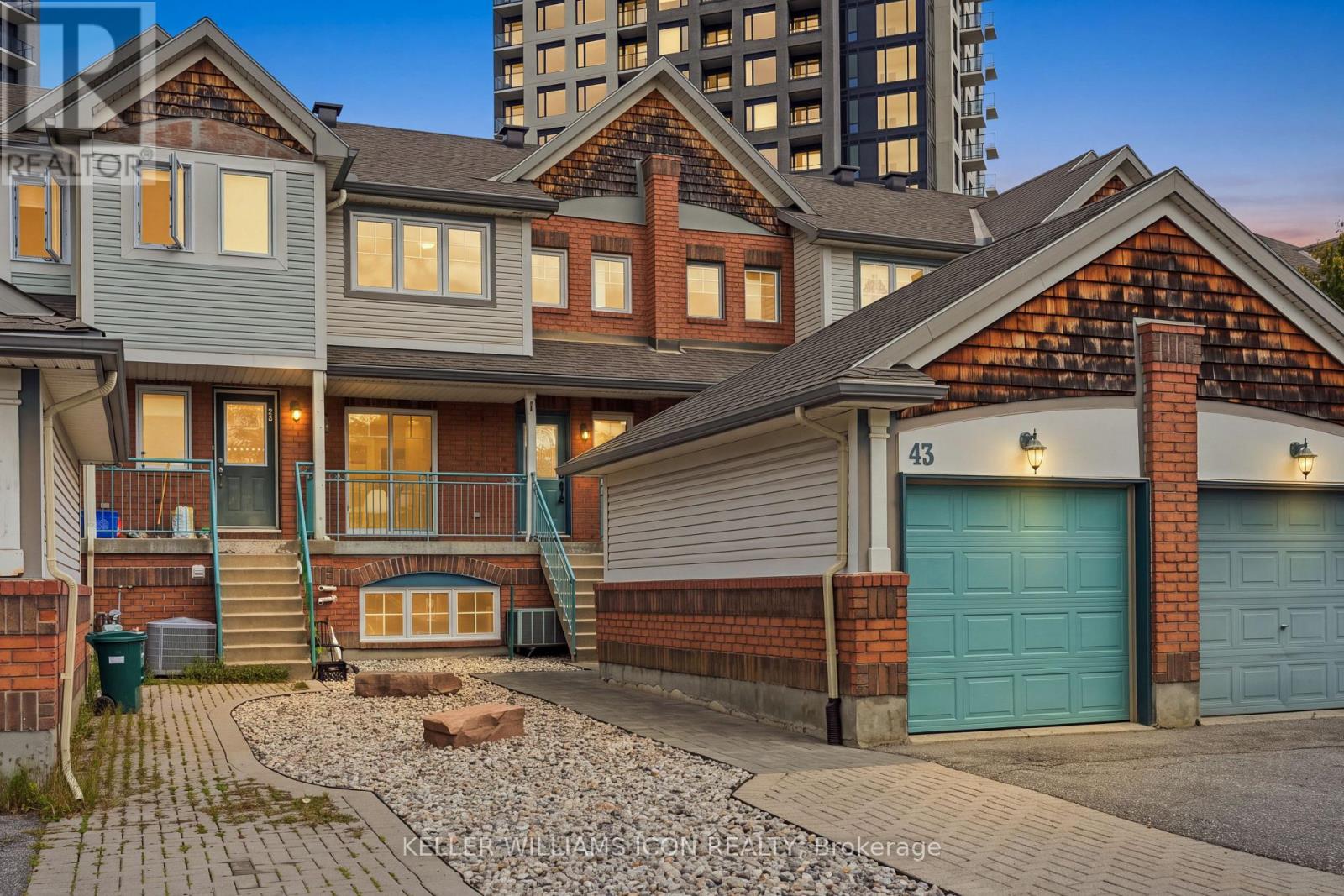 43 Thornbury Crescent Property Photo 2