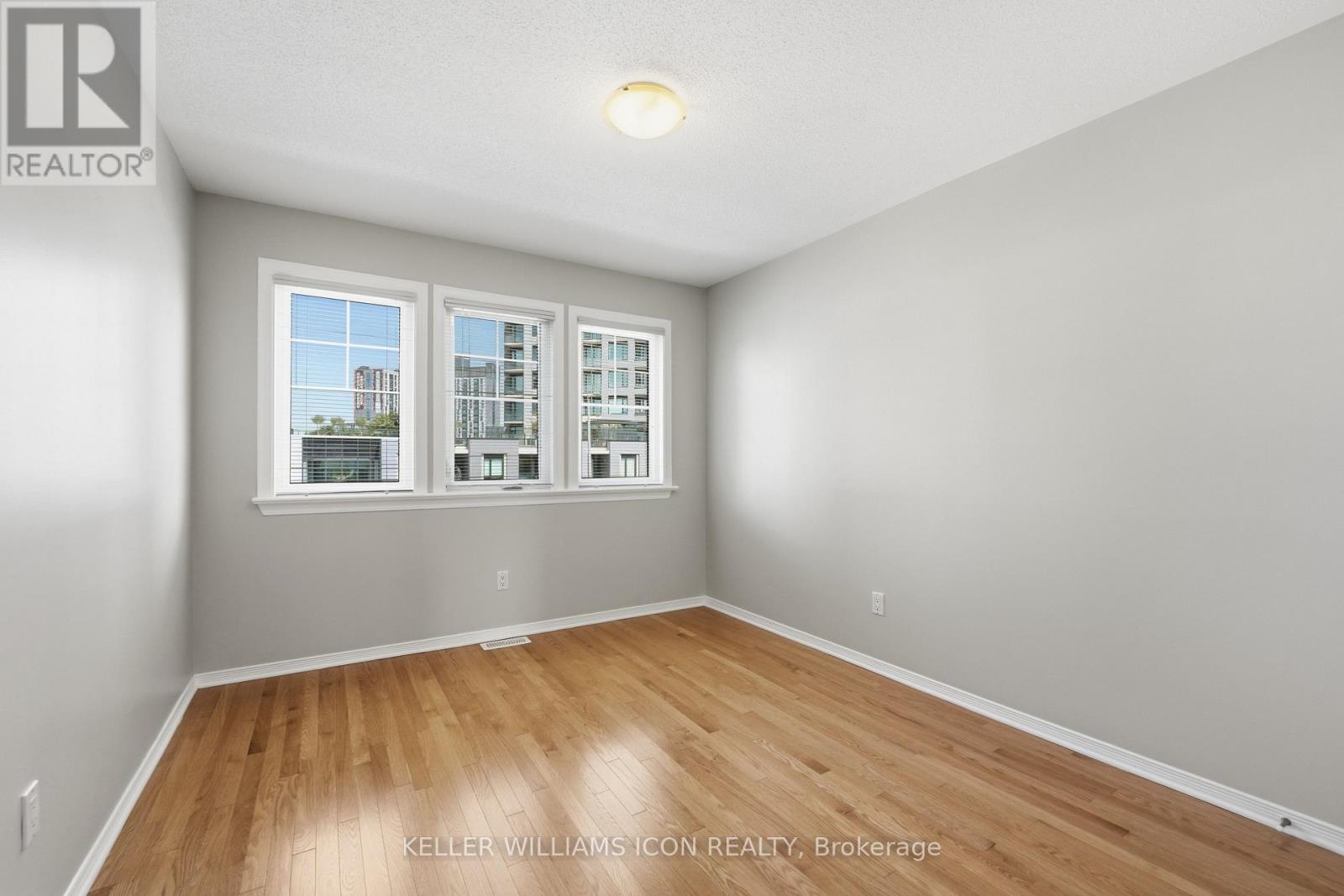 43 Thornbury Crescent Property Photo 24