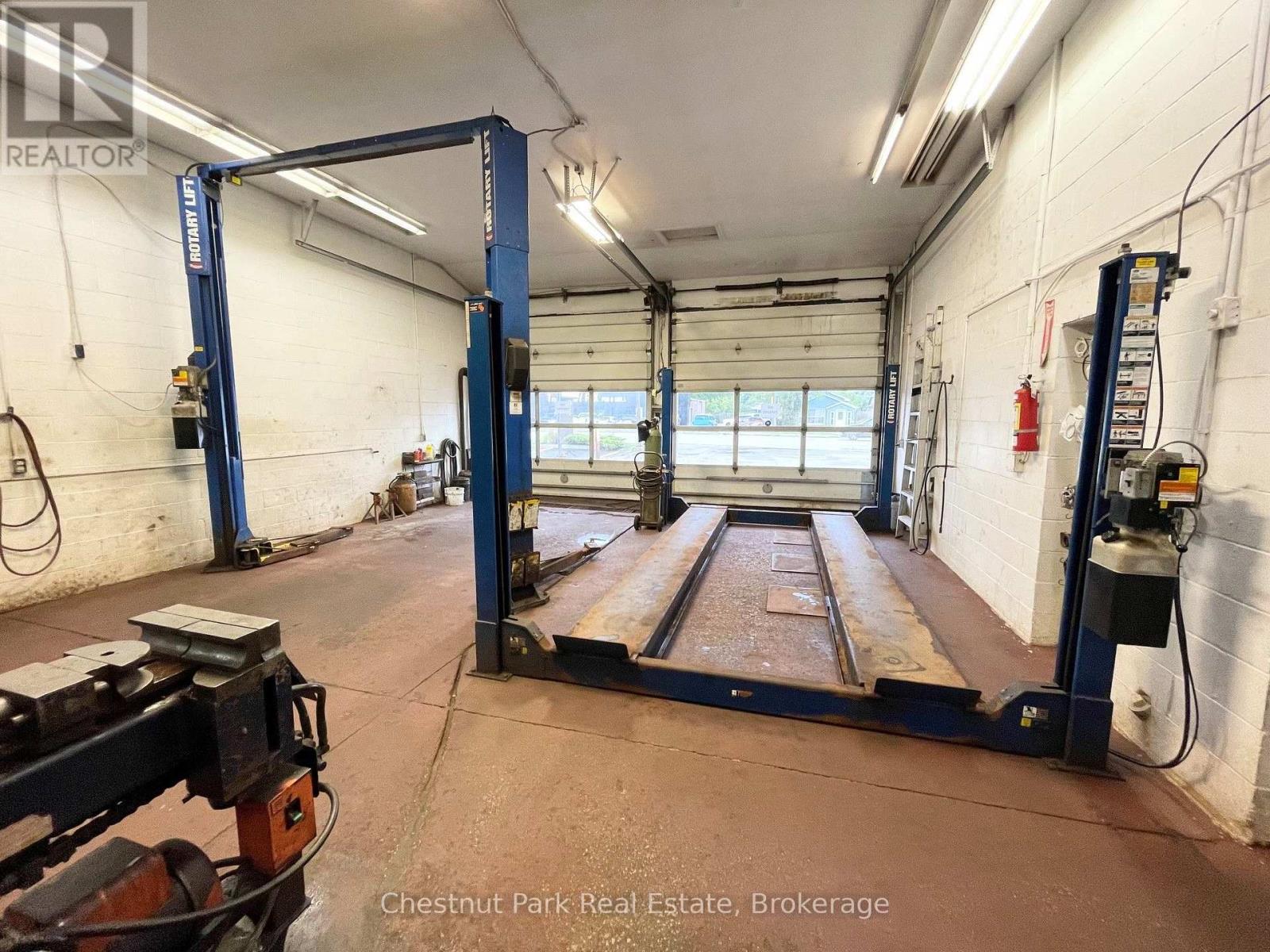 605 10th Street W Property Photo 8