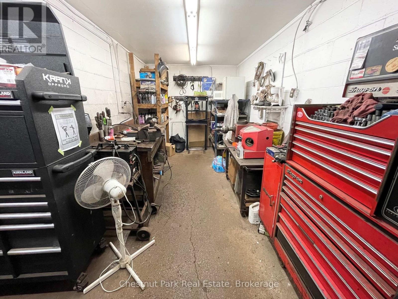 605 10th Street W Property Photo 6