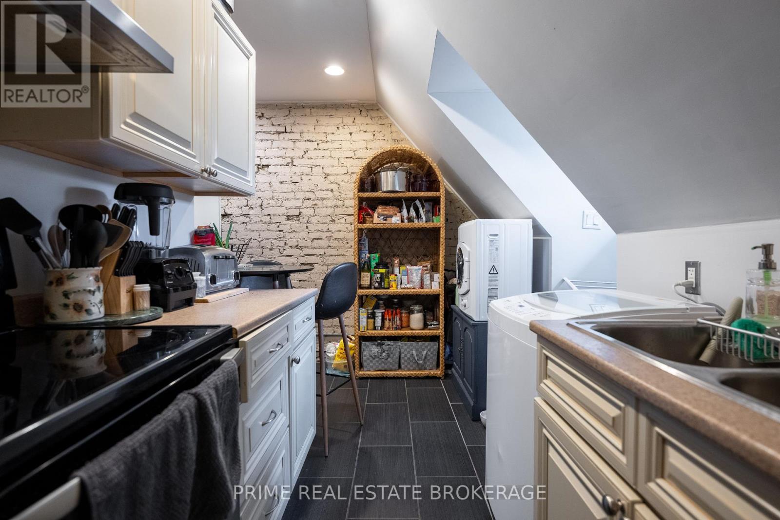 500-502 Colborne Street Property Photo 6