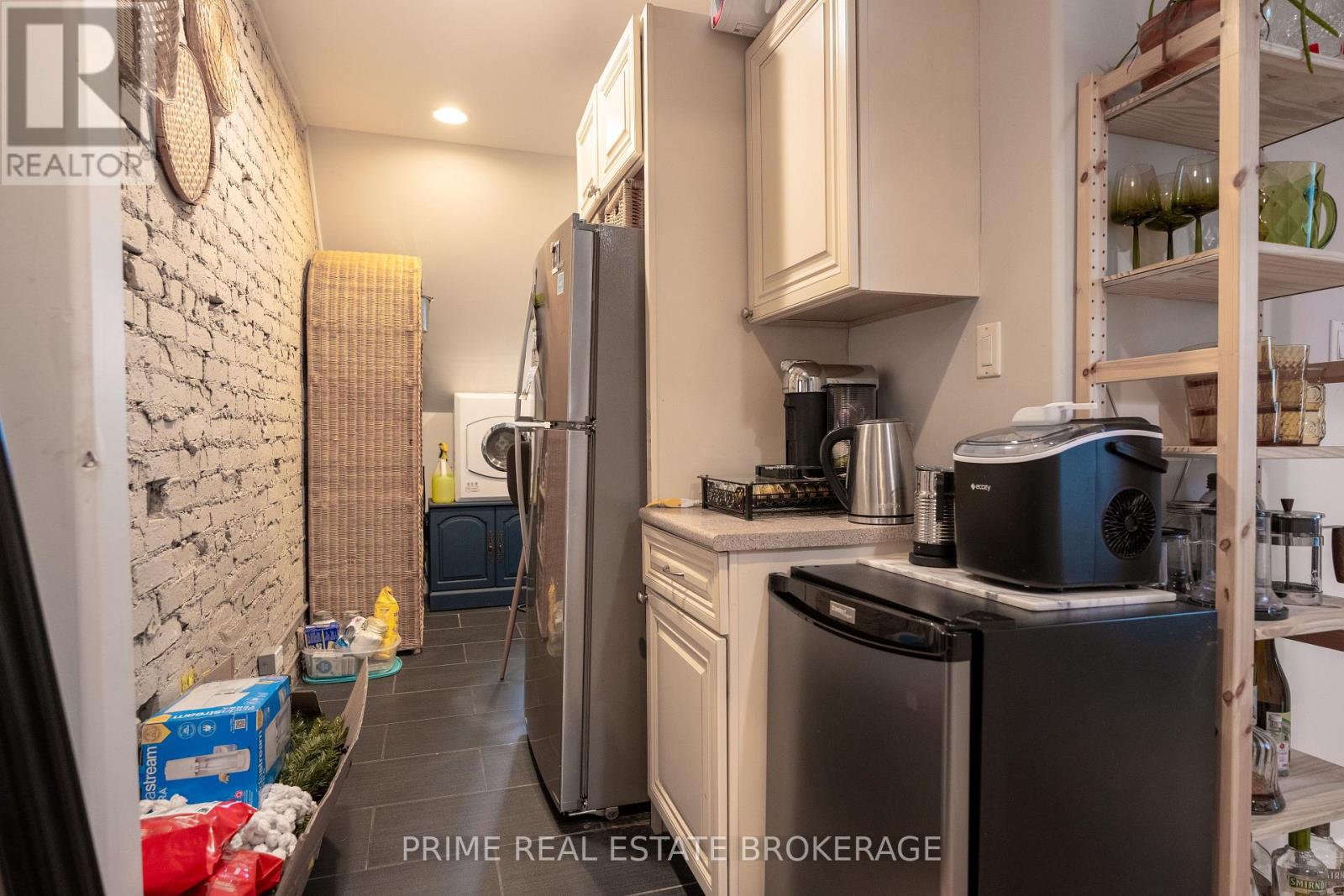 500-502 Colborne Street Property Photo 9