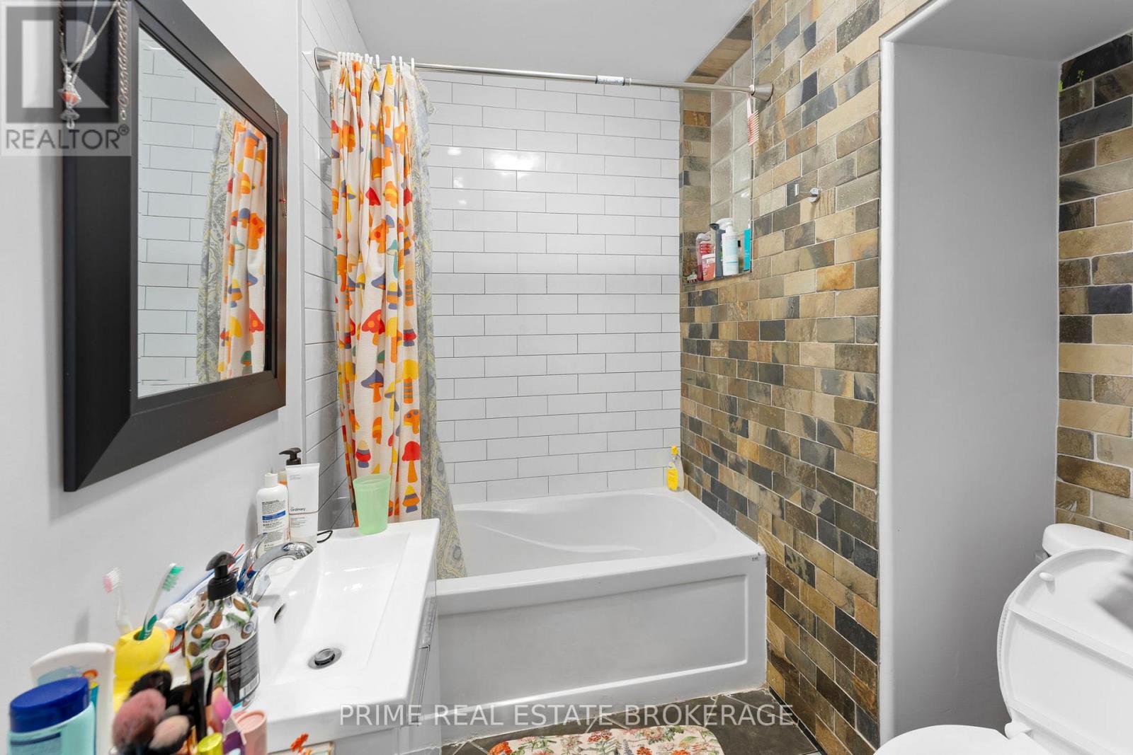 500-502 Colborne Street Property Photo 13