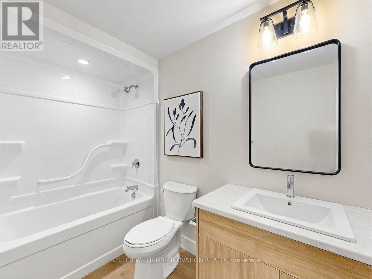 935 Twamley Street W Property Photo 5