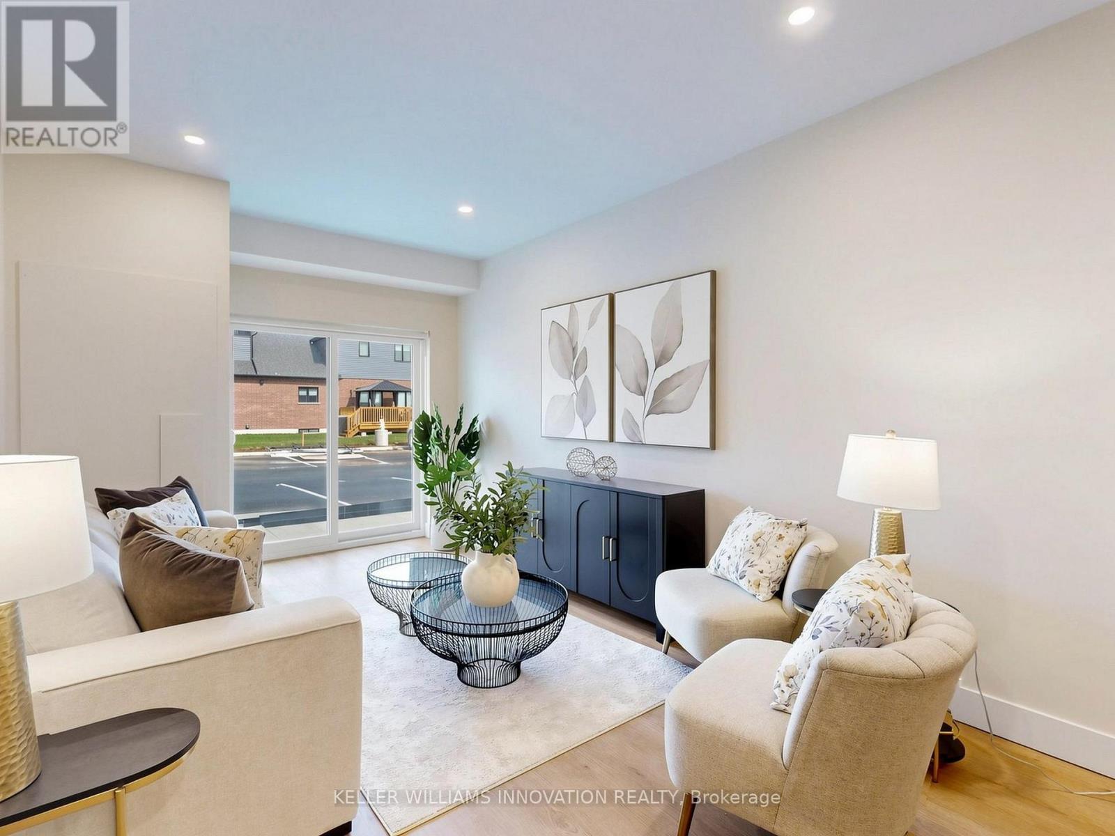 935 Twamley Street W Property Photo 17