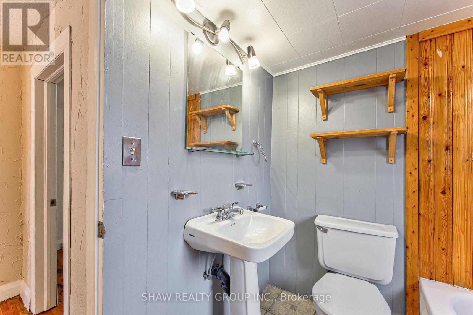 84 Franklin Street S Property Photo 26