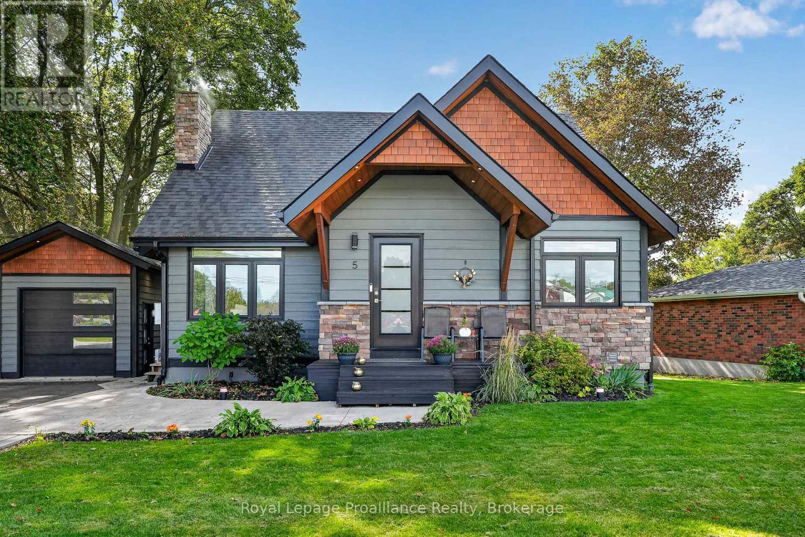 5 Carleton Boulevard Property Photo 1