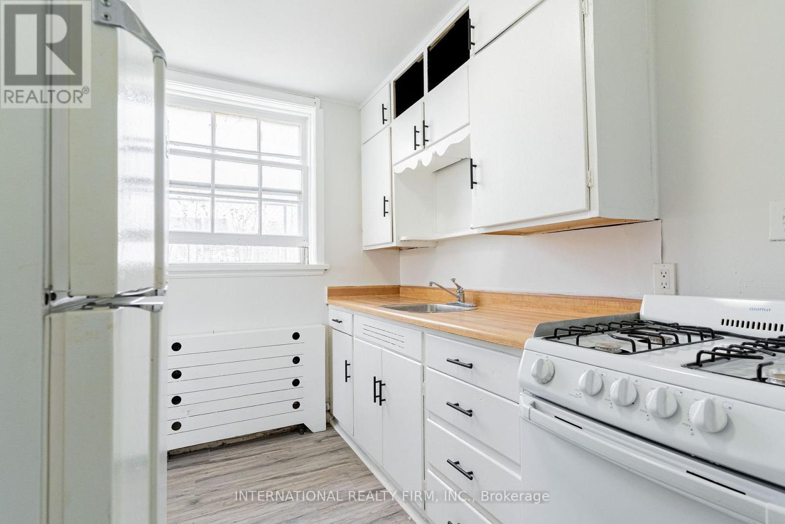 6 - 645 Hamilton Road Property Photo 2
