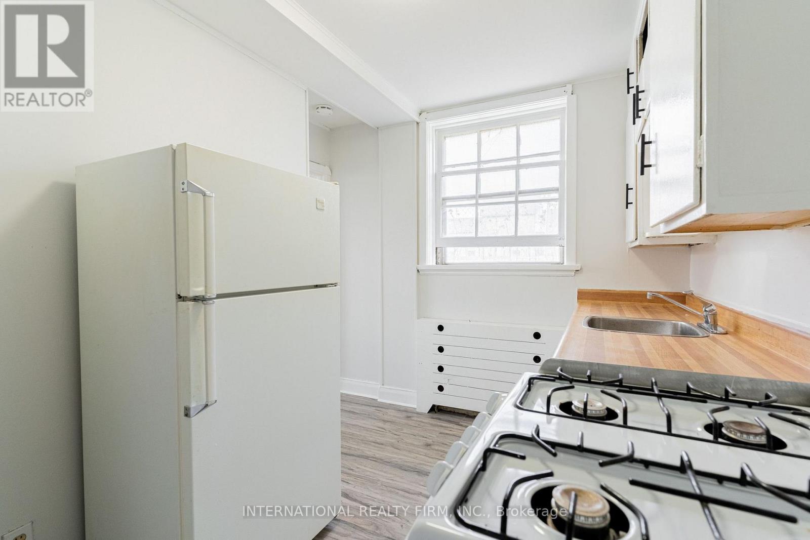 6 - 645 Hamilton Road Property Photo 4