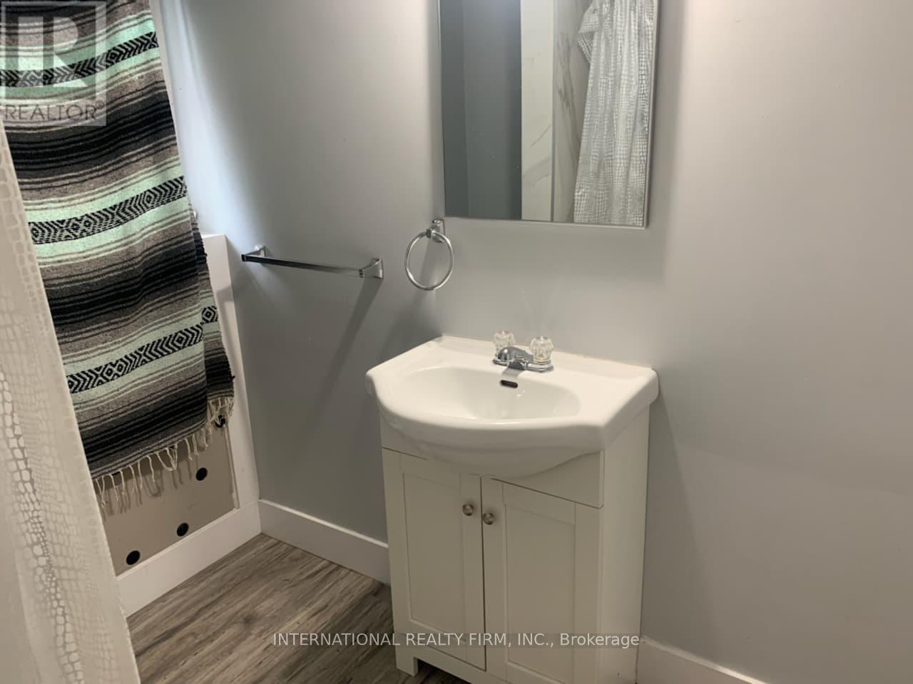 6 - 645 Hamilton Road Property Photo 6