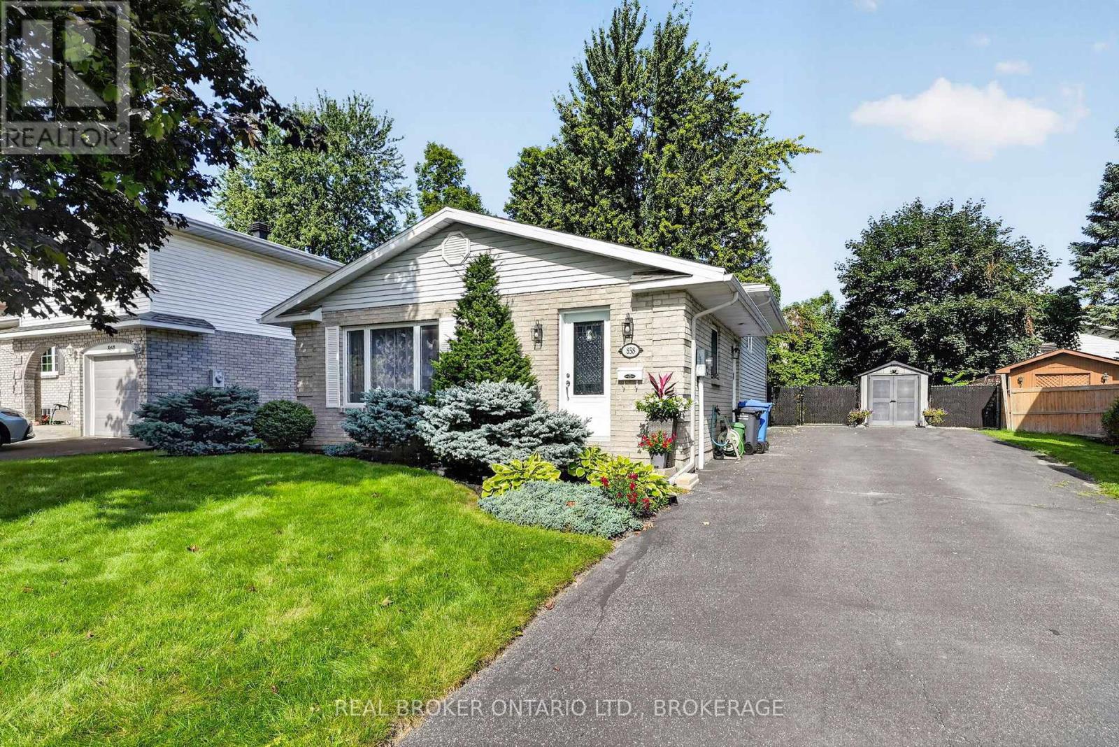 858 Chelsea Crescent Property Photo 1