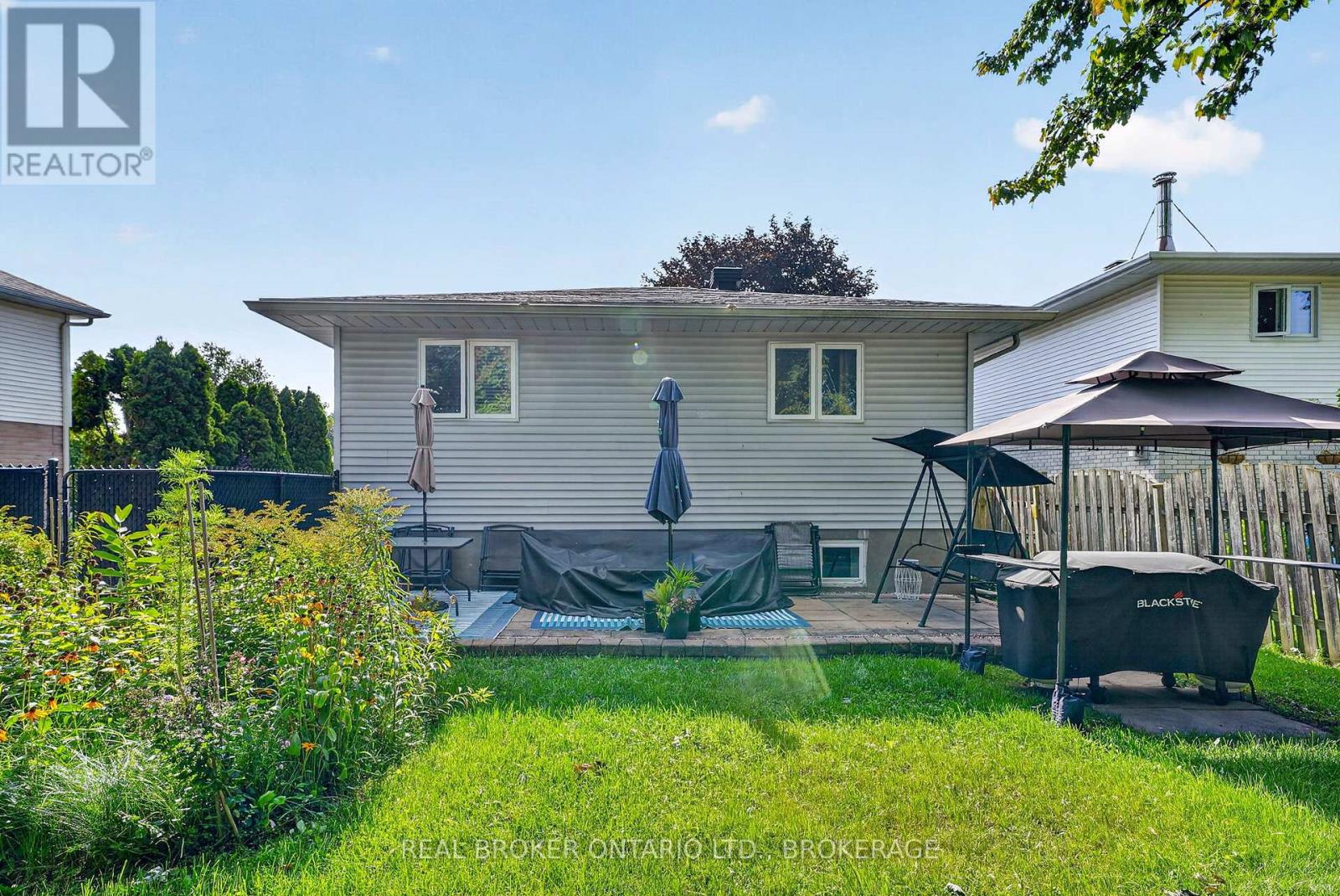 858 Chelsea Crescent Property Photo 13