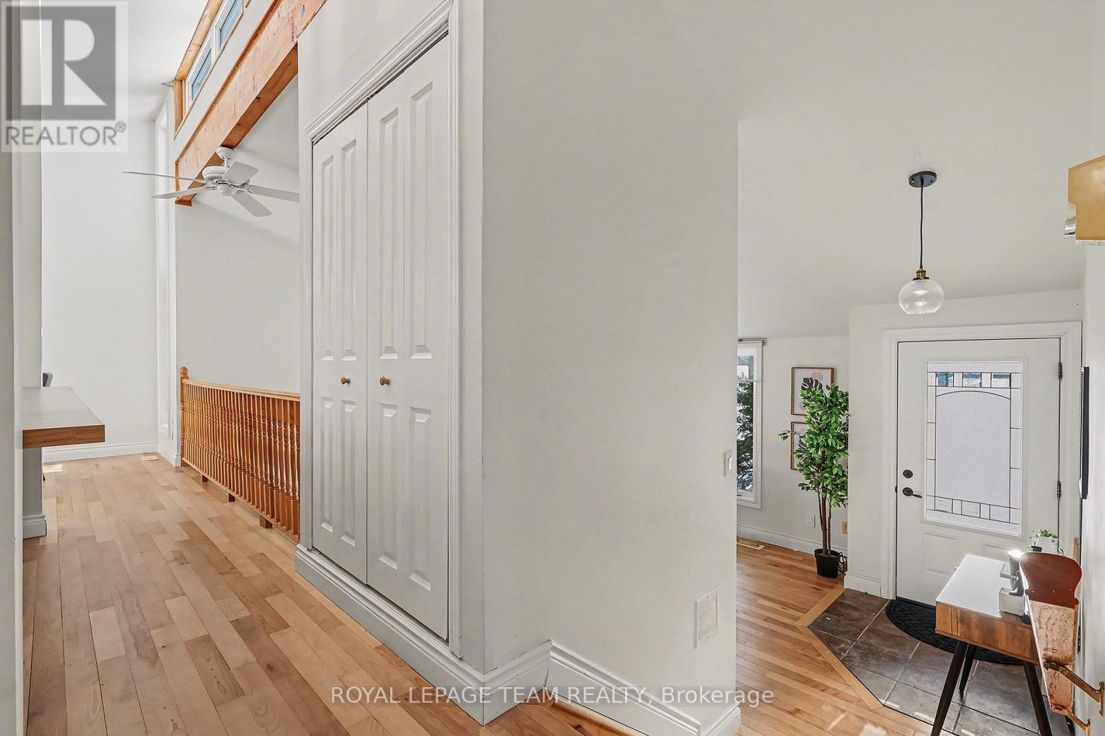 237 Queen West Street Property Photo 4
