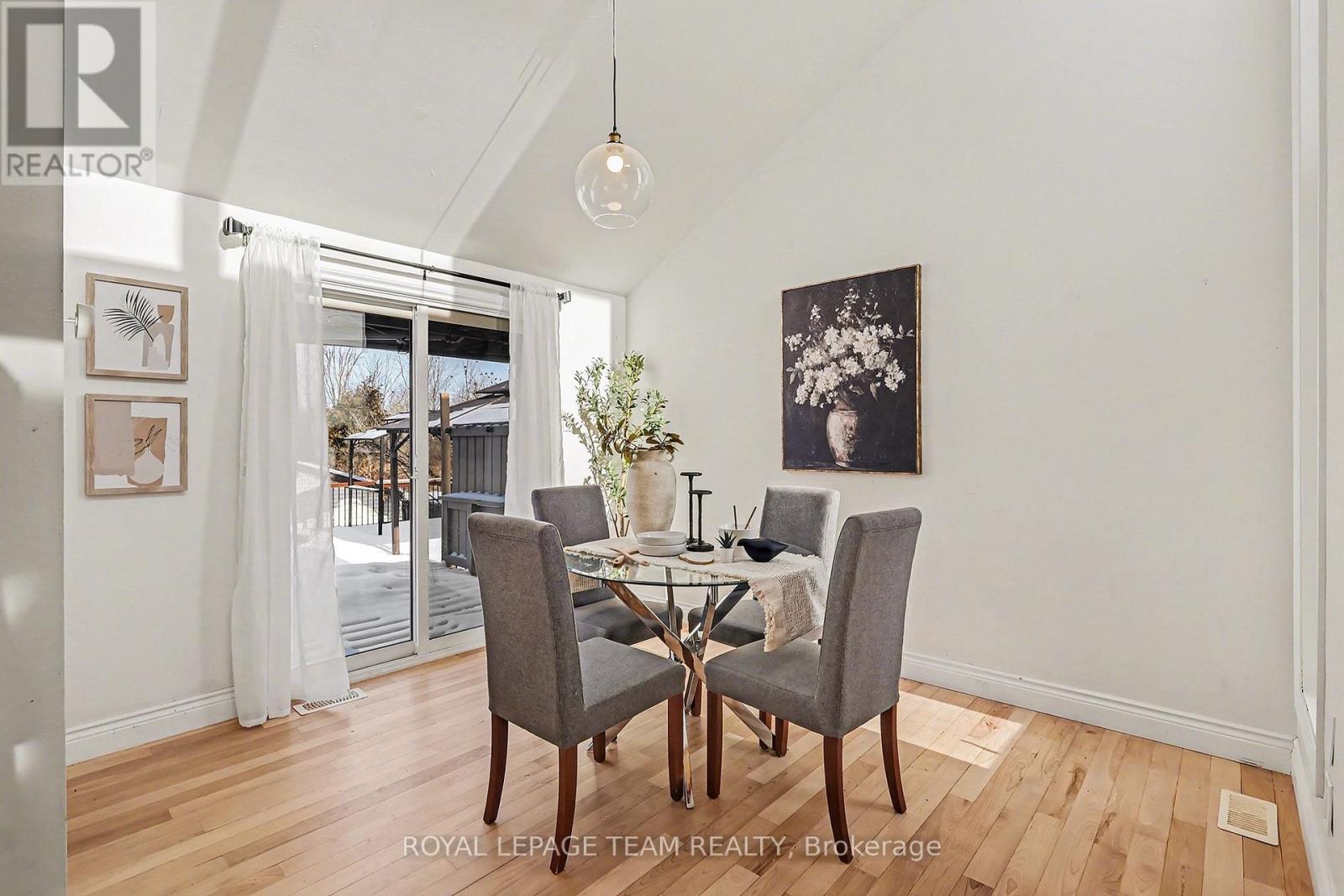 237 Queen West Street Property Photo 8