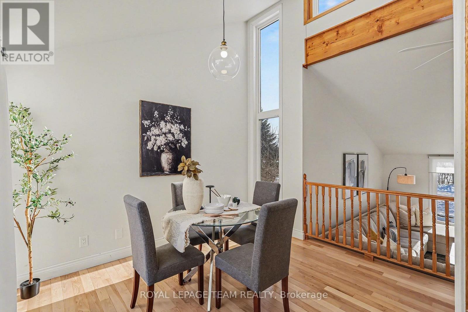 237 Queen West Street Property Photo 9