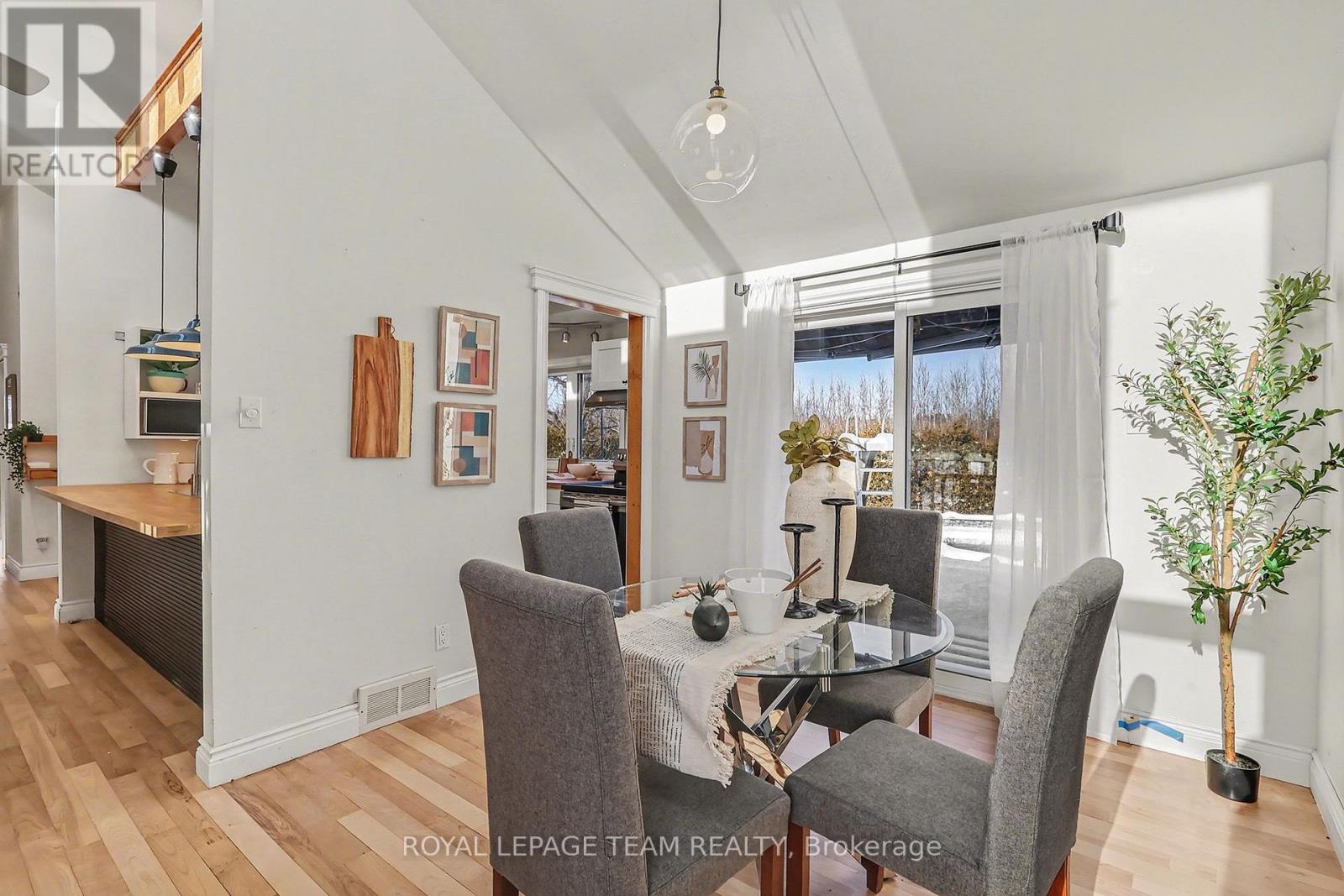 237 Queen West Street Property Photo 10