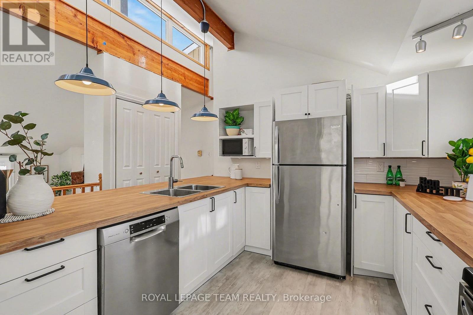 237 Queen West Street Property Photo 13