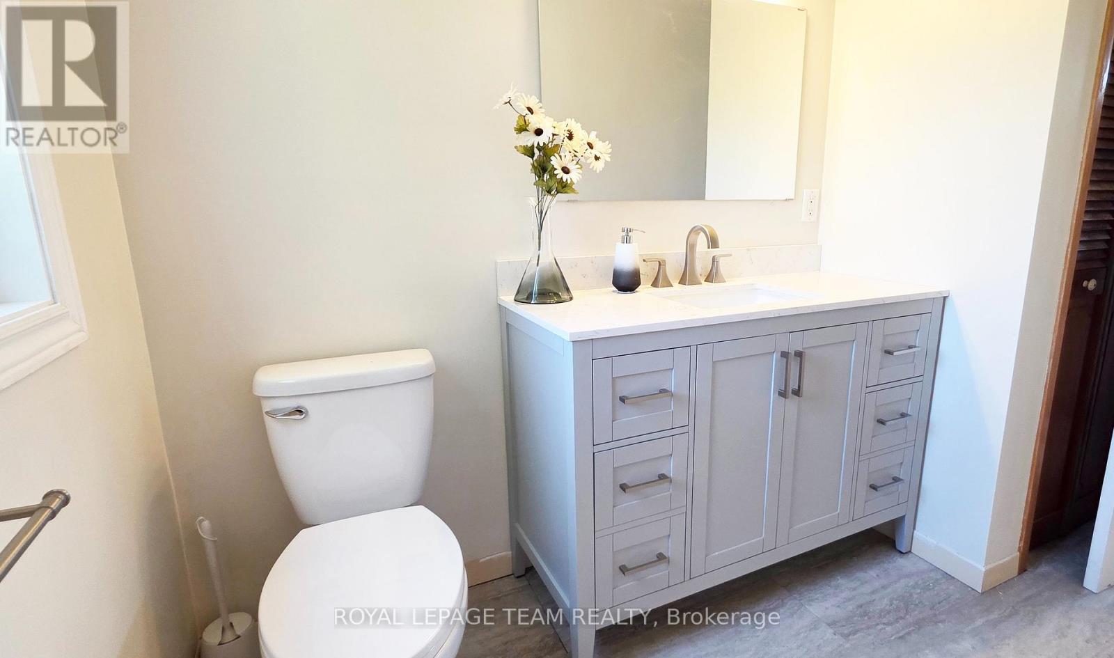 237 Queen West Street Property Photo 18