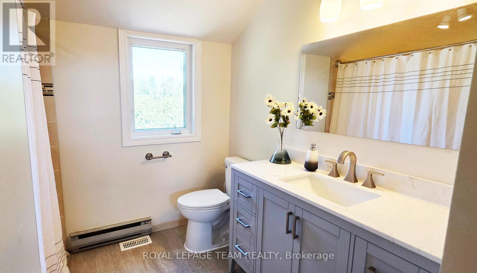 237 Queen West Street Property Photo 19