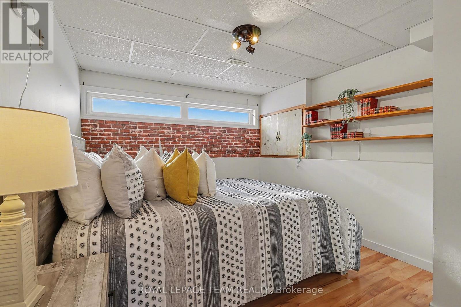 237 Queen West Street Property Photo 21