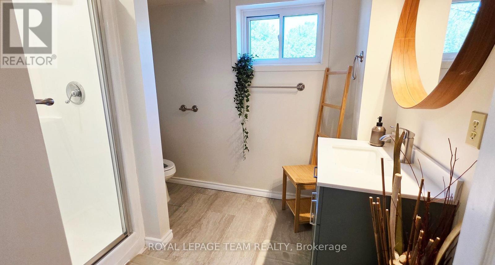 237 Queen West Street Property Photo 22