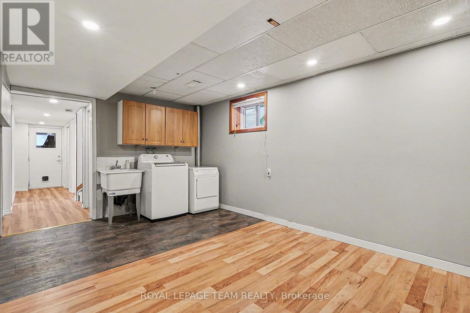 237 Queen West Street Property Photo 24
