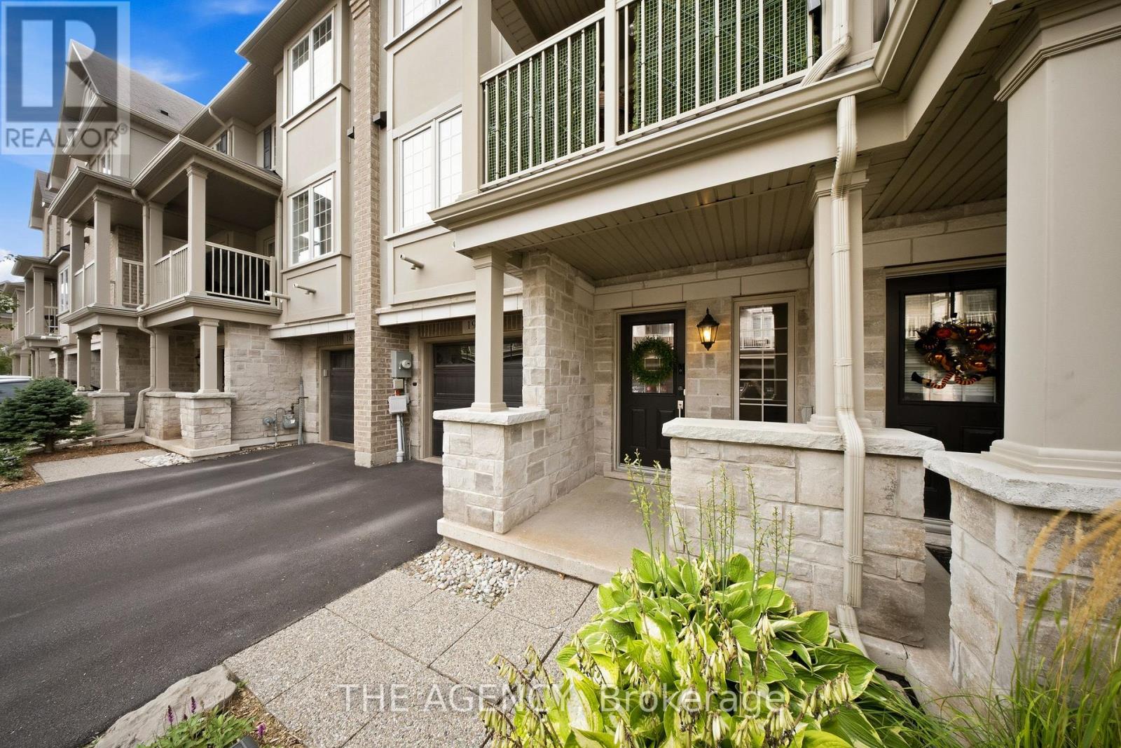 19 - 215 DUNDAS STREET E Property Photo 1